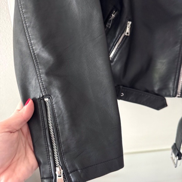 Levi's Women's Black Leather Jacket - Picture 9 of 15